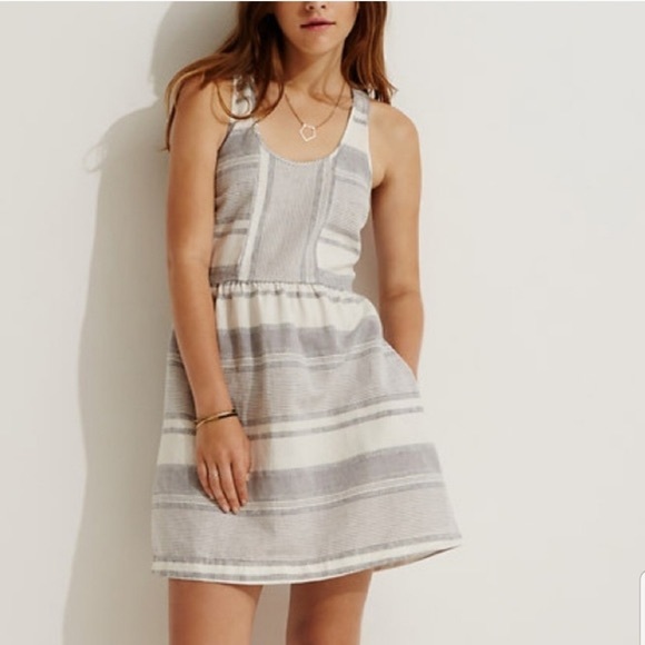 Lou & Grey Dresses & Skirts - Lou & Grey Racerback Linen Dress
